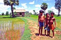 Dzieci przy polu ryzowym ScrHDsRGB